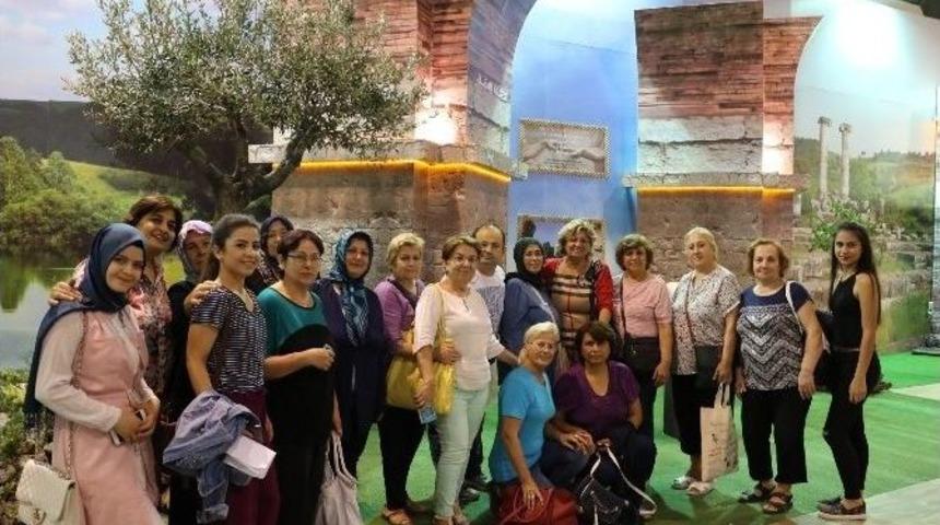 Manisalı Kadınlar İzmir Fuarına Gitti