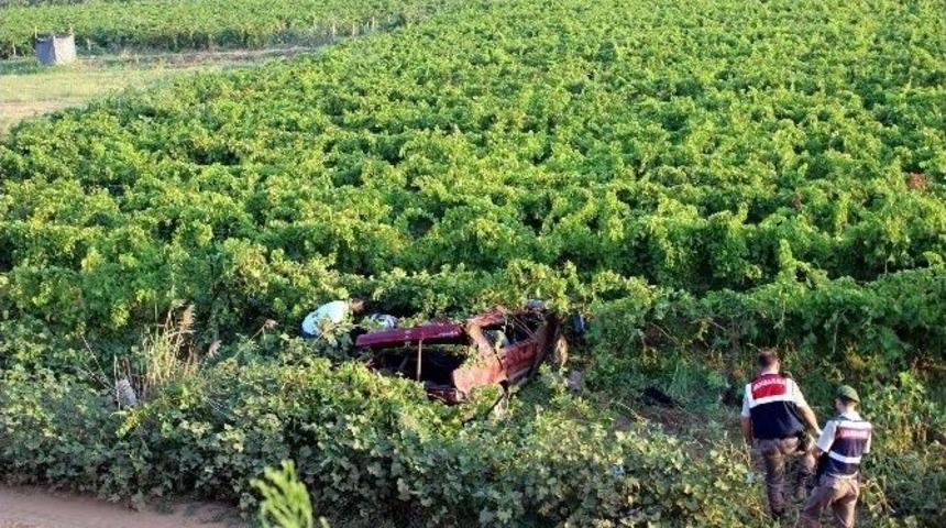 Manisa&rsquo;da Otomobil &Uuml;z&uuml;m Bağına U&ccedil;tu: 1 &Ouml;l&uuml;, 1 Yaralı