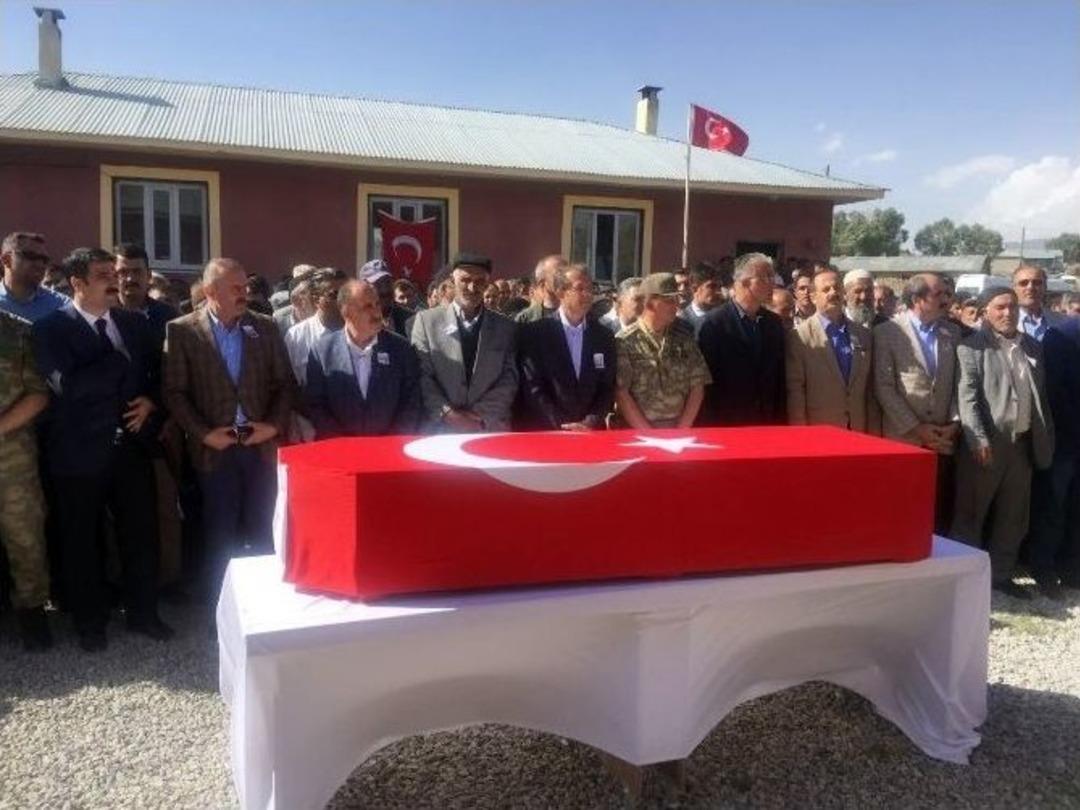 Şehit Ge&ccedil;ici K&ouml;y Korucusu Aladağ, G&ouml;zyaşları Arasında Toprağa Verildi