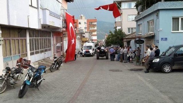 Şehidin Baba Ocağı Bayraklarla Donatıldı