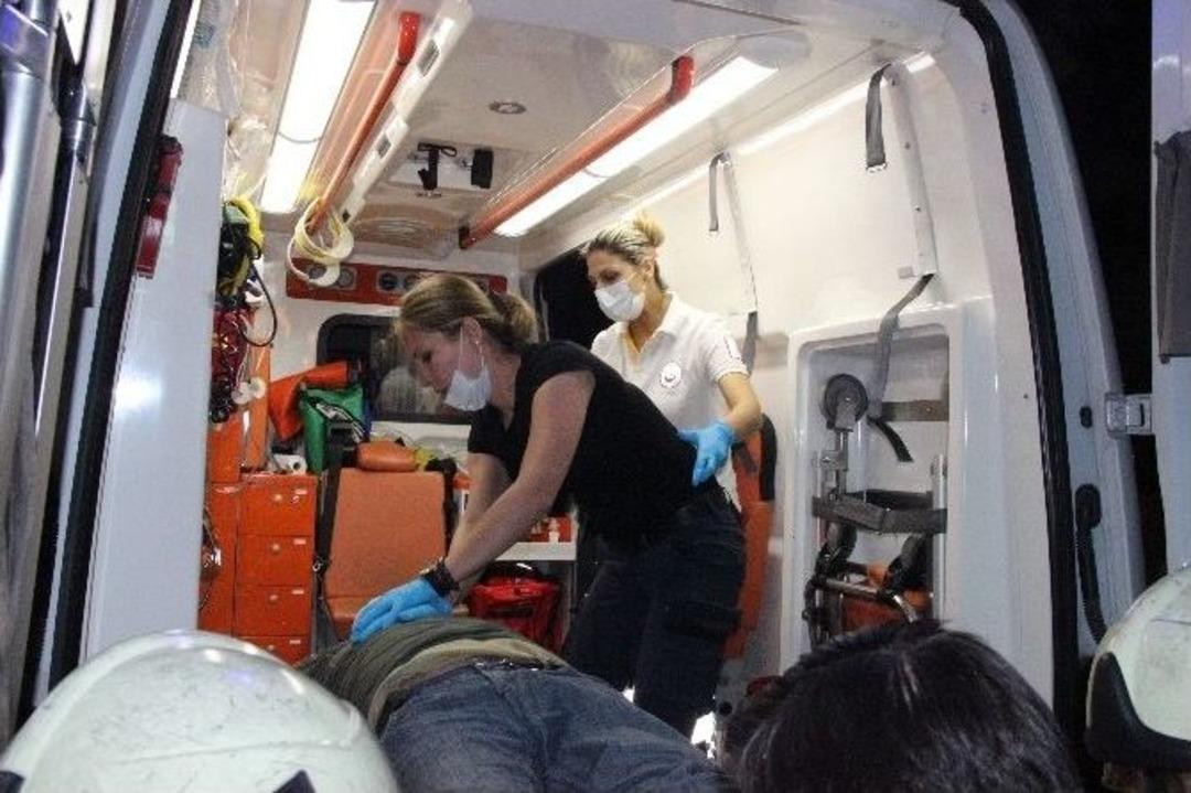 Kontrolden &Ccedil;ıkan Otomobil Ağaca &Ccedil;arptı: 1 &Ouml;l&uuml;