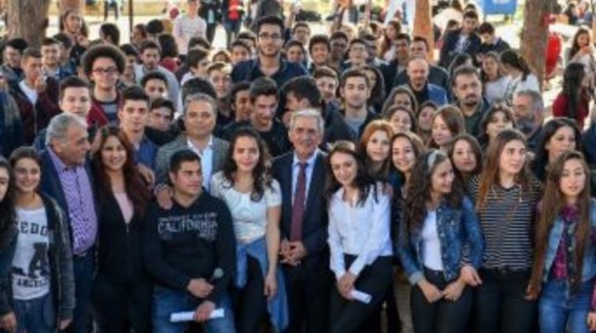 Muratpaşa Belediyesi&rsquo;nden &Uuml;niversite &Ouml;ğrencilerine Burs