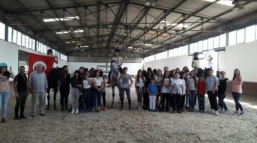 &Ouml;ğrenciler Atlarla Tanışma Fırsatı Buldu