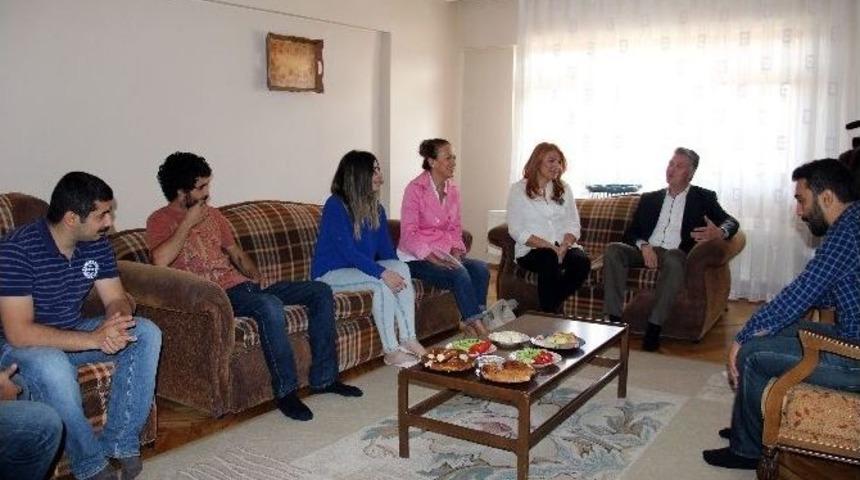 &Ccedil;ayed Bu Kez Misafir Oldu