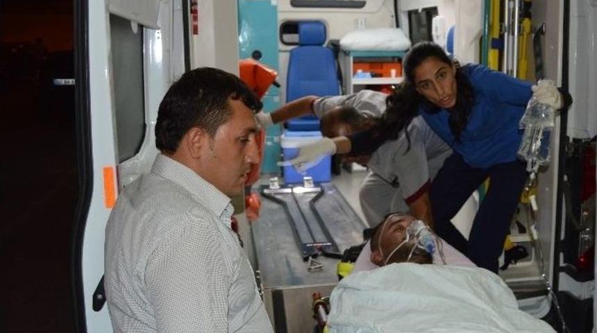 Besni&rsquo;de Bı&ccedil;aklı Kavga: 2 Yaralı