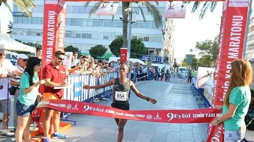 İzmir İ&ccedil;in Koştular