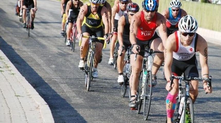14. Eğirdir Şehit &Uuml;steğmen Enes Demir Triatlon Yarışları Başladı