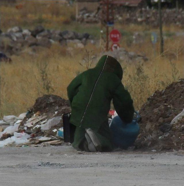 Yol Kenarına Bırakılan Tüp Korku Yaşattı