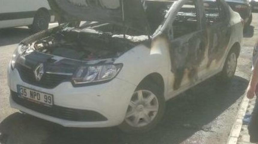 Park Halindeki Otomobil Alev Aldı