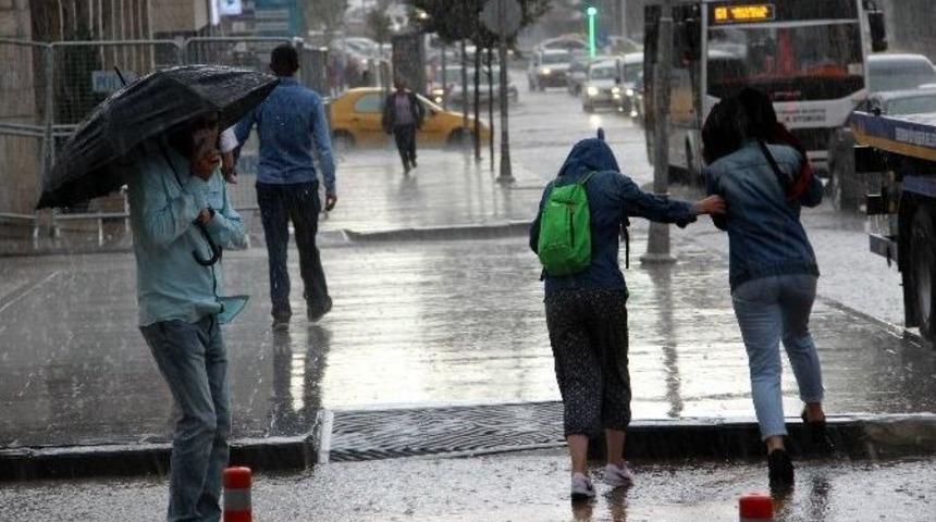 Erzurum&rsquo;da Sağanak Yağmur Su Baskınlarına Neden Oldu