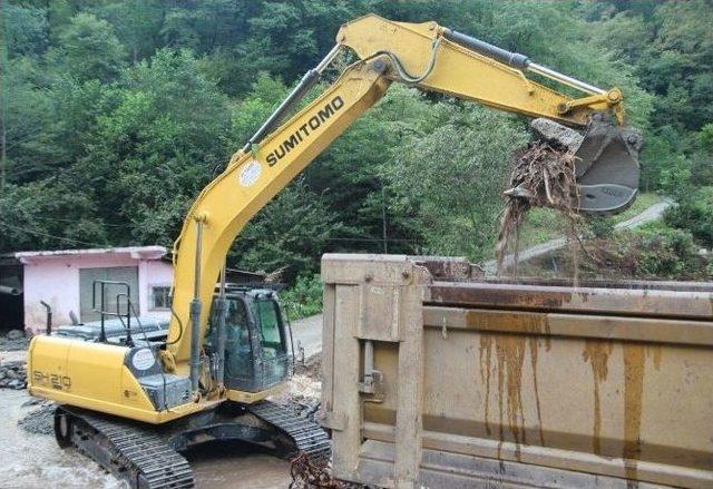 Trabzon’daki Şiddetli Yağış Heyelanlara Neden Oldu