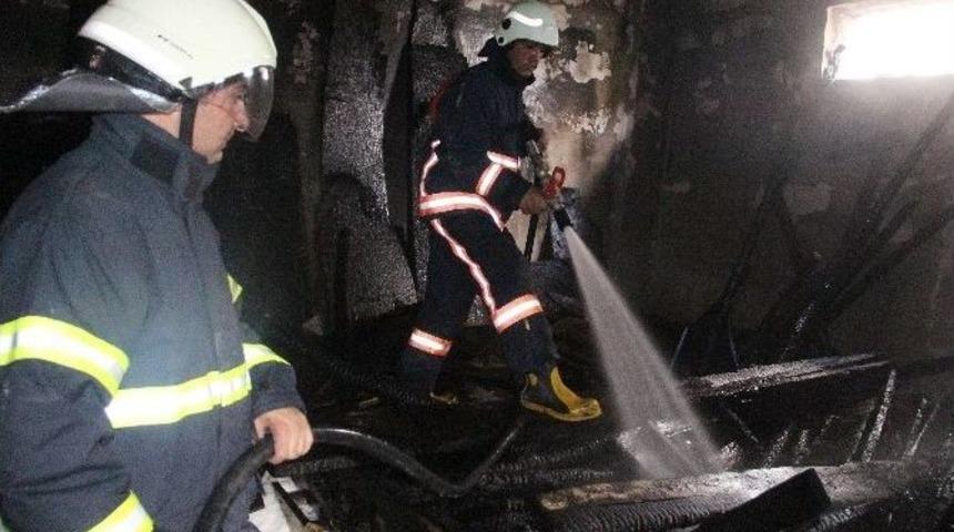 Elazığ&rsquo;da Bodrum Katta &Ccedil;ıkan Yangın Korkuttu