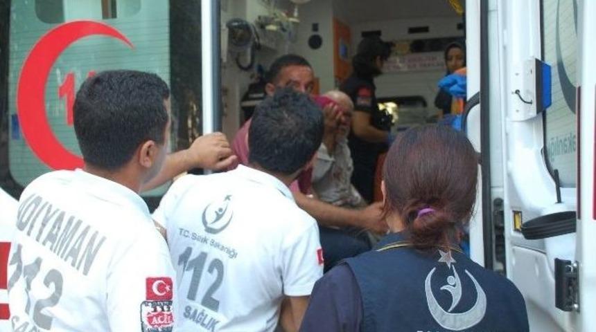 Alay Komutanlığı &Ouml;n&uuml;nde Sopalı, Levyeli Kavga: 3 Yaralı