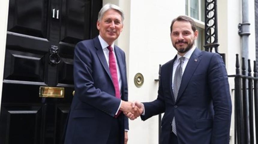  Bakan Albayrak, Londra'da 11 finans kuruluşunun yöneticisi ile görüştü