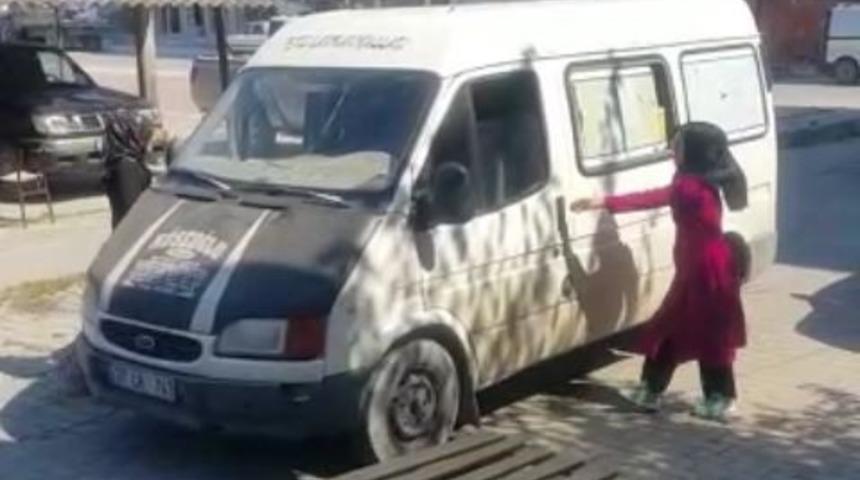 İcra yoluyla çocuklarını görmek isteyen anne dehşet saçtı