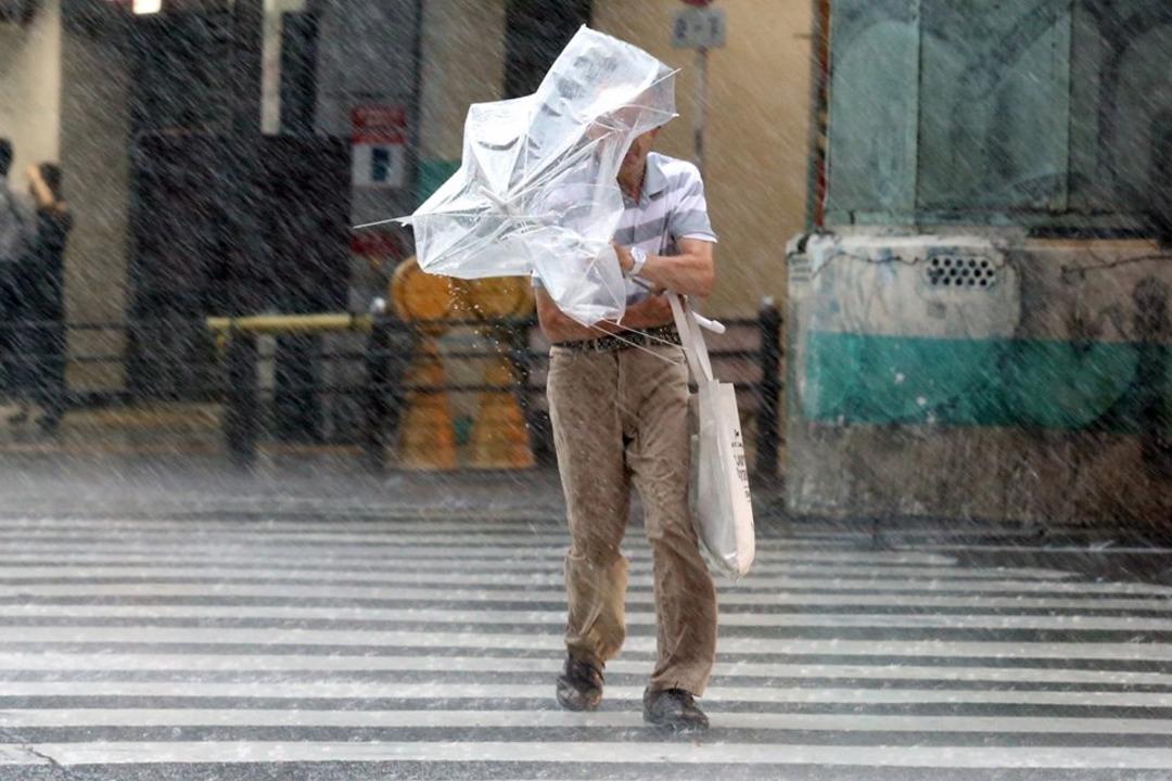 Japonya'da son 25 yılın en şiddetli tayfunu 