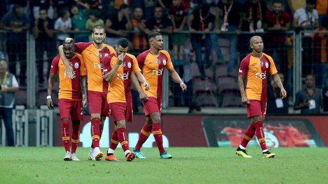 Galatasaray sözleşmelerdeki bonus maddeleri yüzünden forvet transferi yapamadı!