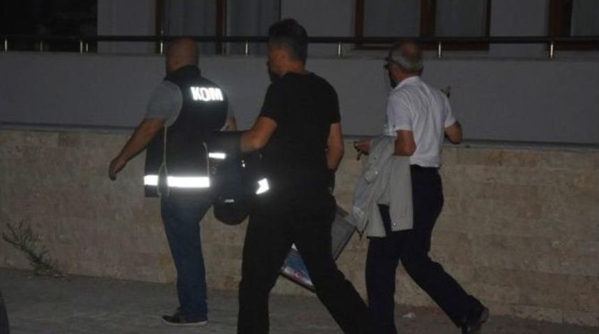 İzmir&rsquo;de Esnaflara Fet&ouml; Operasyonu