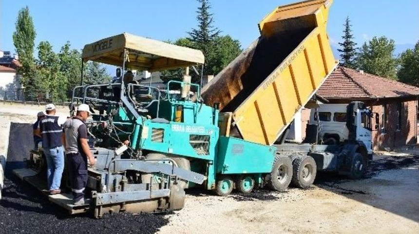 Erbaa&rsquo;da Gazi Bulvarı&rsquo;nda Sıcak Asfalt &Ccedil;alışması