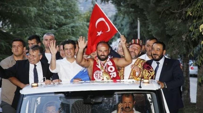 Başkan Gen&ccedil;&rsquo;ten Orhan Okulu&rsquo;ya Destek