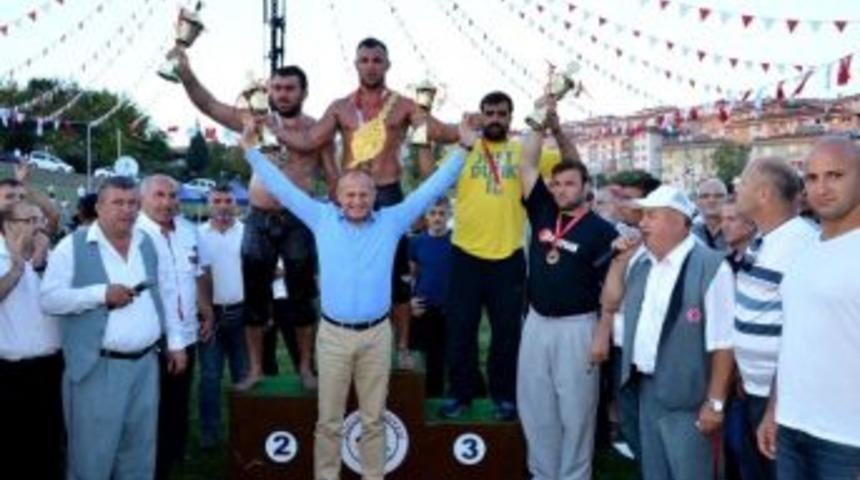 Pehlivan G&uuml;reş&ccedil;iler D&uuml;zce&rsquo;de Meydana &Ccedil;ıkacak