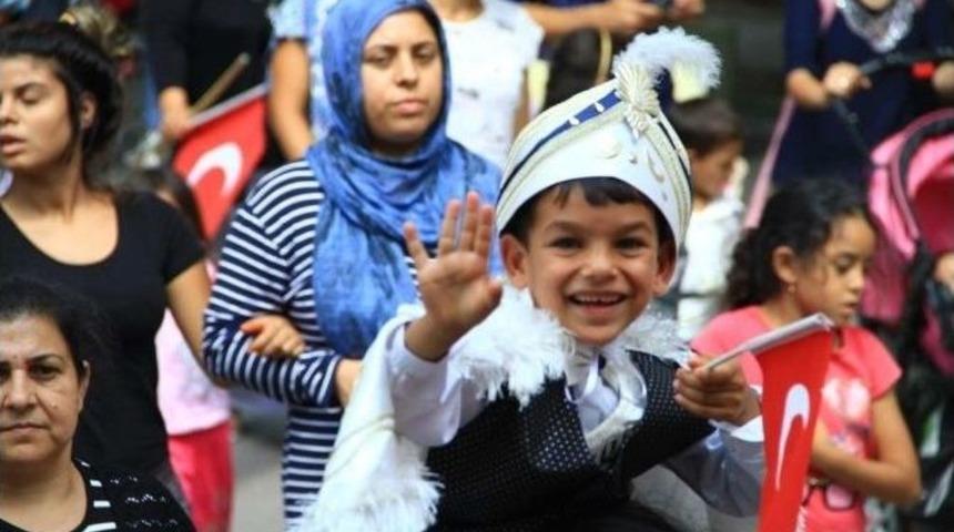 Roman S&uuml;nnet &Ccedil;ocukları Doyasıya Eğlendi