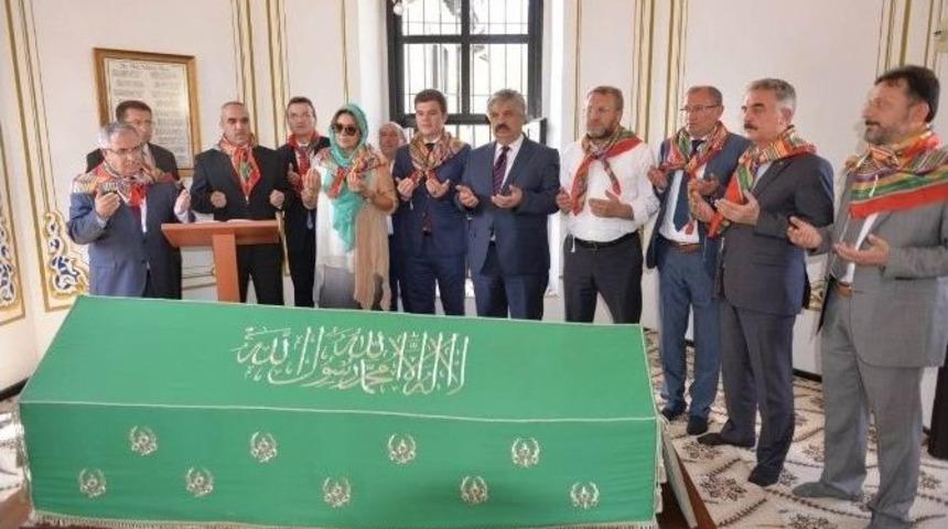 Vali Ahmet Hamdi Nayir: T&uuml;rk Tarihinde Adına T&uuml;rbe Yaptırılan İlk Kadın Hayme Ana&rsquo;dır