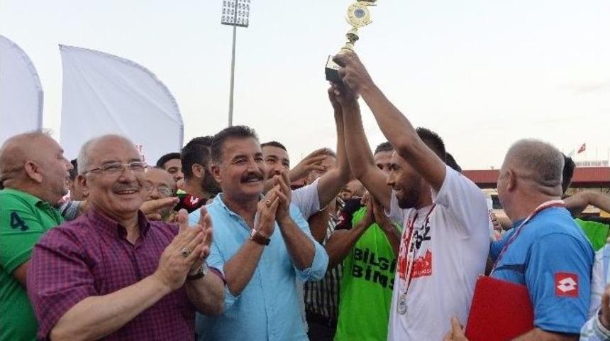 15 Temmuz Demokrasi Şehitleri Futbol Turnuvası&rsquo;nın Şampiyonu Toroslar Belediyespor
