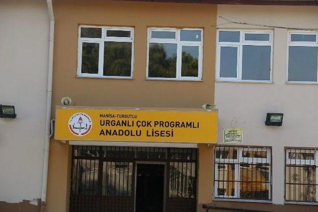 Turgutlu Belediyesi Urganlı Lisesi’ni Yeniledi