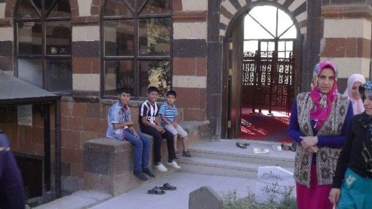 Ahmed-i Hani Türbesi’ne Ziyaretçi Akını G1