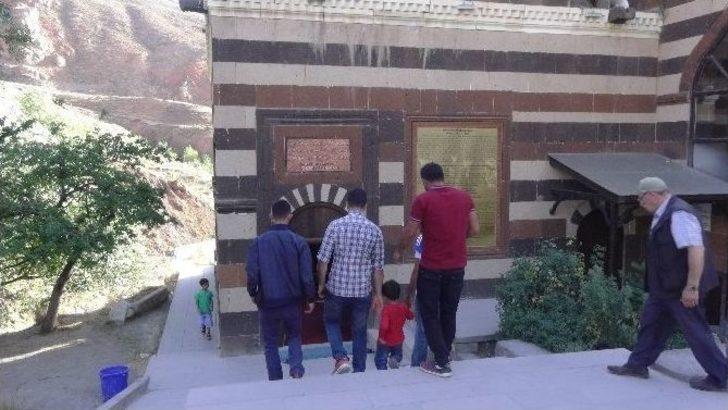 Ahmed-i Hani Türbesi’ne Ziyaretçi Akını G2