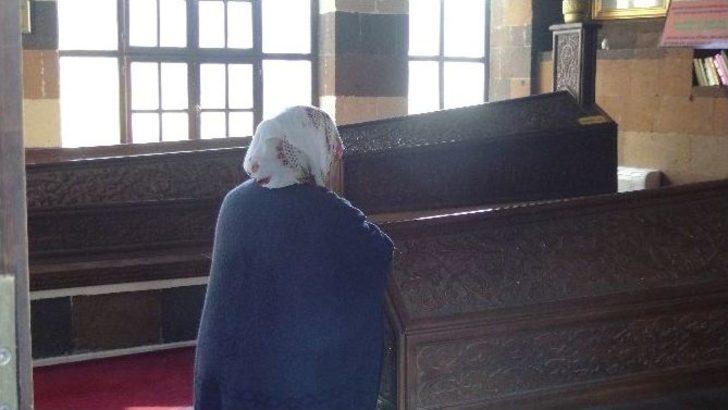 Ahmed-i Hani Türbesi’ne Ziyaretçi Akını G5