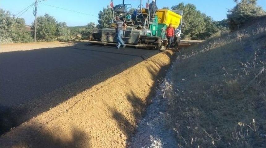 Kalemoğlu Ve &Ccedil;i&ccedil;ekli&rsquo;ye 11 Kilometrelik Sıcak Asfalt