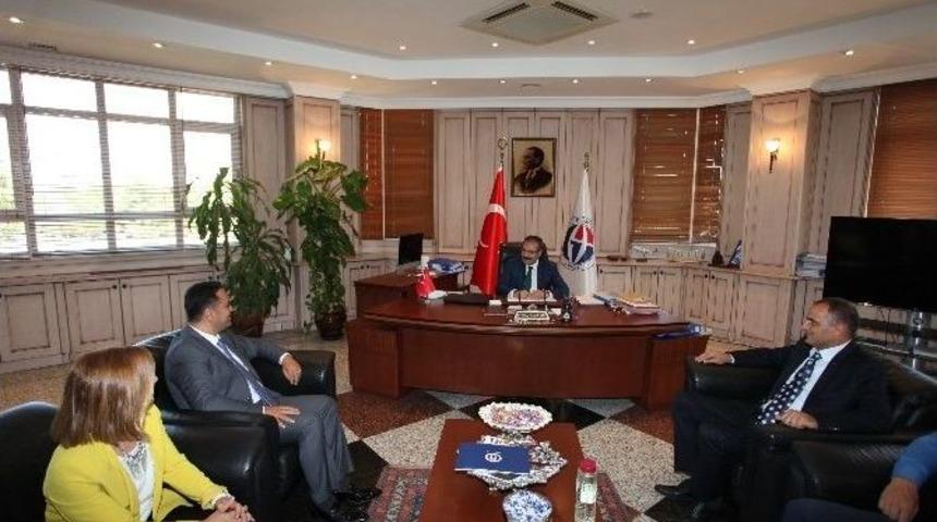İnşaat M&uuml;hendisleri Gaziantep &Uuml;niversitesi Rekt&ouml;r&uuml; Ali G&uuml;r&rsquo;&uuml; Ziyaret Etti