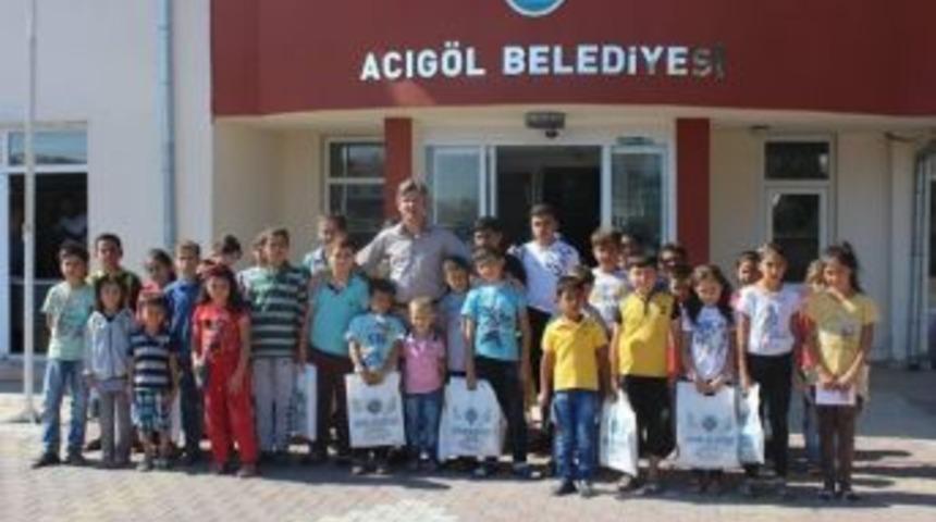 Acıg&ouml;l Belediyesi, &Ouml;ğrencilere Kırtasiye Yardımında Bulundu