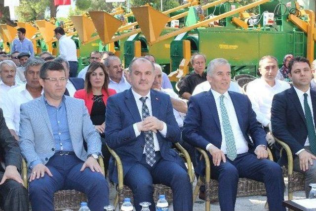 Denizli Büyükşehir’den, 14 İlçeye Tohum Eleme Makinesi