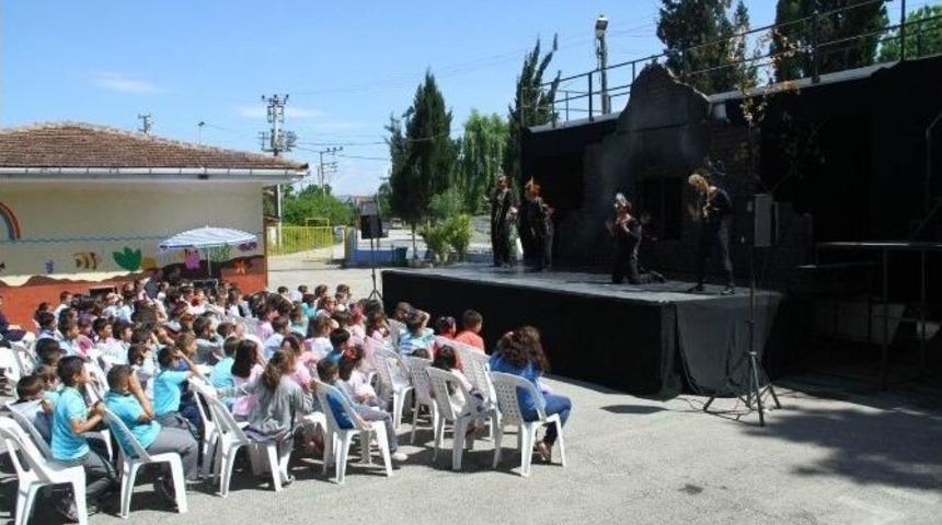 B&uuml;y&uuml;kşehir Tiyatroları, K&ouml;y &Ccedil;ocuklarının Ayağına Gidiyor