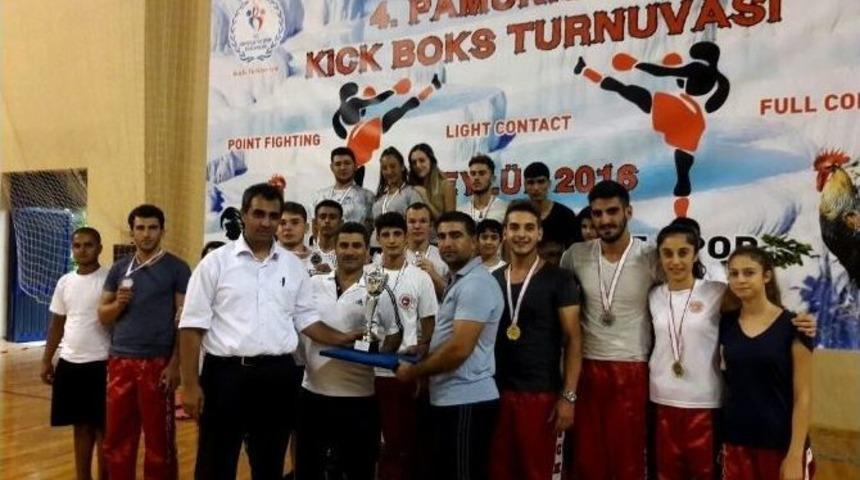 S&ouml;keli Kick Boks&ccedil;ular Denizli&rsquo;den 7 Madalyayla D&ouml;nd&uuml;