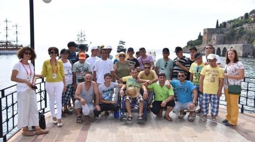 Ankaralı Engelliler Alanya&rsquo;da K&uuml;lt&uuml;r Gezisinde