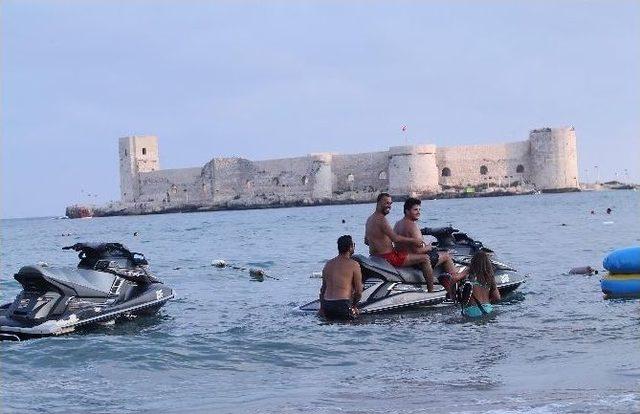 Hafta Sonu Mersin Sahilleri Doldu, Taştı