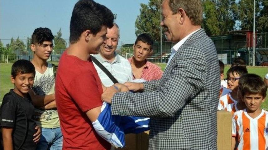 Akdeniz Belediyesi&rsquo;nden Amat&ouml;r Spor Kul&uuml;plerine Destek