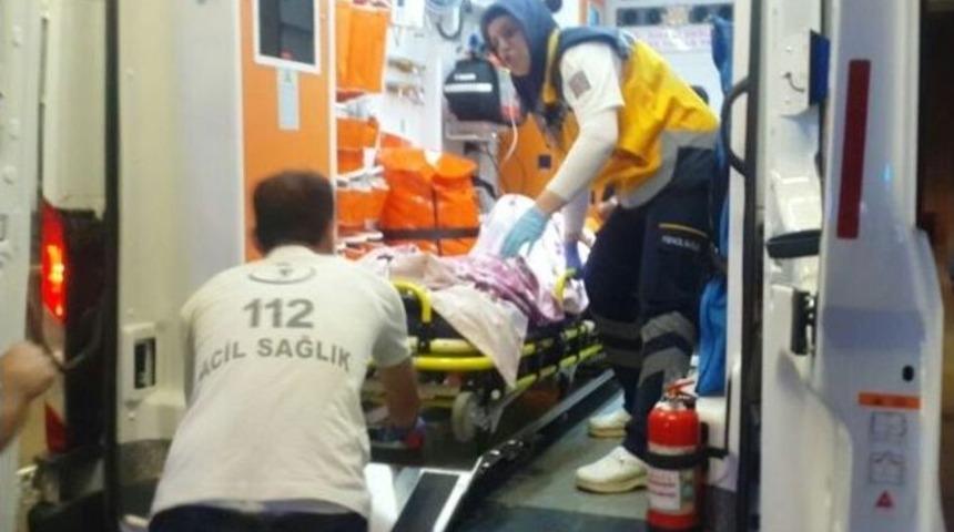 İki Otomobil Kafa Kafaya &Ccedil;arpıştı: 1 &Ouml;l&uuml;, 7 Yaralı