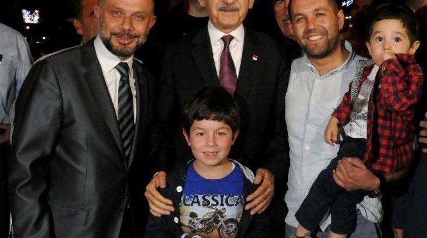 Chp Genel Başkanı Kılıçdaroğlu, Şehit Ailesini Ziyaret Etti