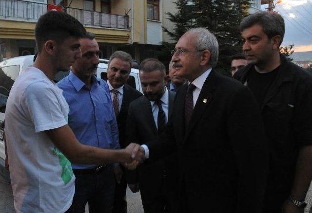 Chp Genel Başkanı Kılıçdaroğlu, Şehit Ailesini Ziyaret Etti