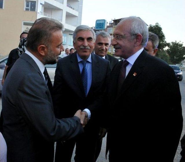 Chp Genel Başkanı Kılıçdaroğlu, Şehit Ailesini Ziyaret Etti