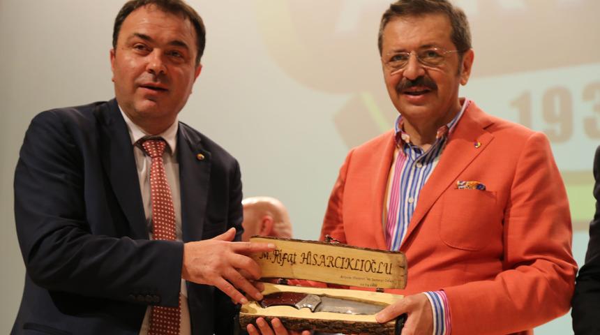 Hisarcıklıoğlu: Hep birlikte el ele verip, ülkemiz hak ettiği yere getireceğiz