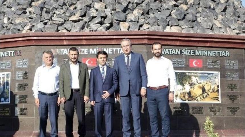 Vali Aktaş Ve Milletvekili A&ccedil;ıkg&ouml;z 15 Temmuz Vatan Şehitleri Anıtını Gezdi