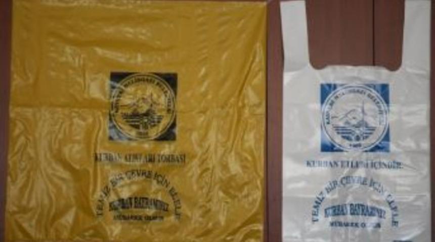 Melikgazi Belediyesi Kurban Kesim Yerlerinde Atık Poşeti Dağıtıyor