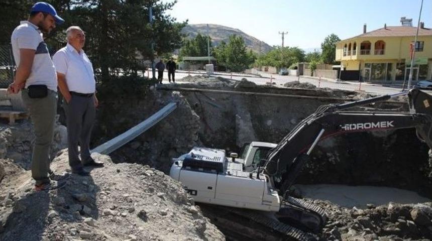 K&ouml;pr&uuml; Yenileme &Ccedil;alışmaları Devam Ediyor