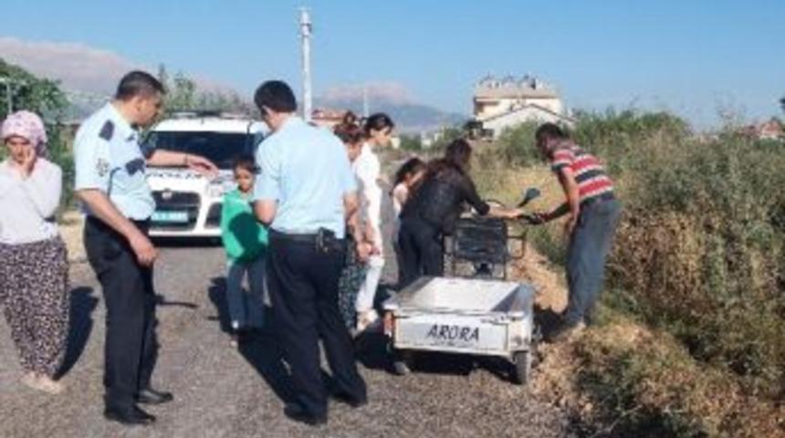 &Uuml;&ccedil; Tekerli Elektrikli Bisiklet Devrildi: 1 Yaralı